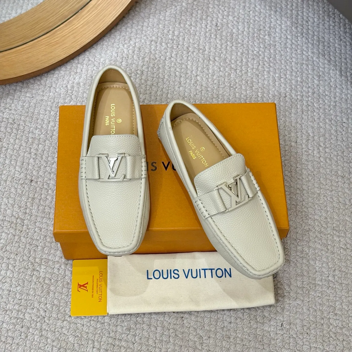 Men's men's shoes 💰420 (Yangli) LV 2⃣️0⃣️2⃣️5️⃣Spring and summer counter GLORIA series models ✈️Original factory special leather production, original last type. A classic driving slip-on casual shoe that shows an elegant style with exquisite craftsmanship details such as Monogram embossing all over the upper🌀Italian imported calfskin fabric Sheepskin foot pads➕Inside～Private mold replica sole Unique style Comfortable driving slip-on Size: 4-12 (38-46) Comes with [Counter packaging: original box, wrapping paper, card, instruction manual, shoehorn, cloth bag] No pressure to enter and leave the counter!